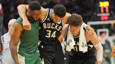 Bucks' Giannis Antetokounmpo to Miss Rest of Regular Season .